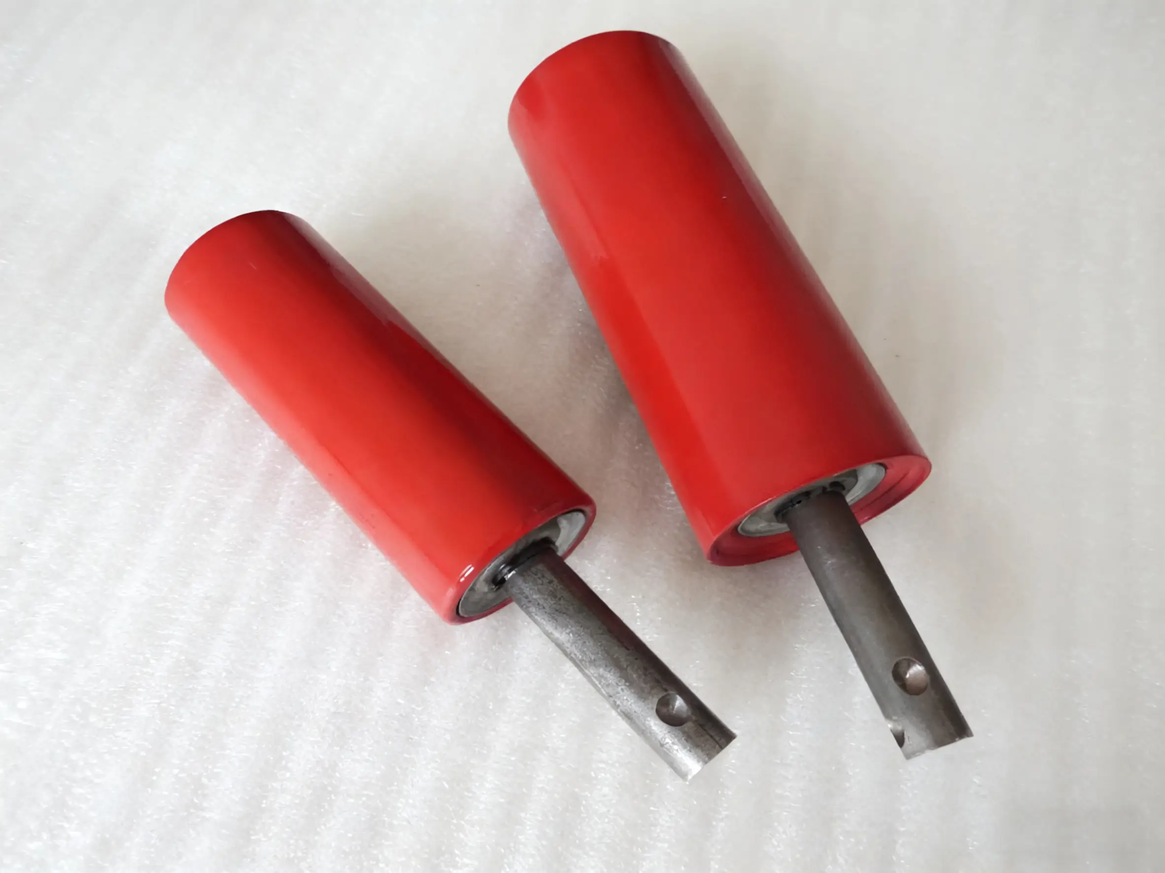 conveyor-belt-side-guide-roller-close-up