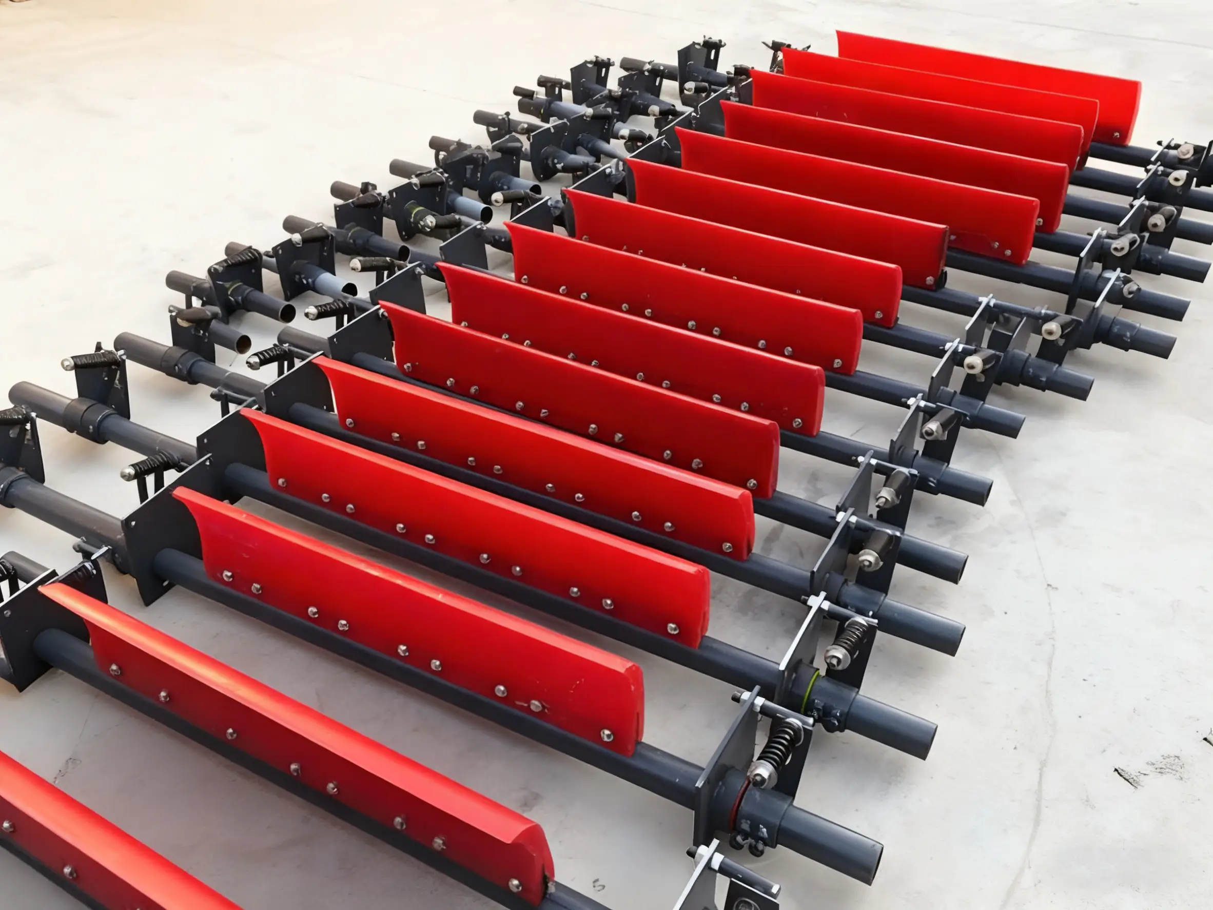 primary-conveyor-belt-cleaner-side-view