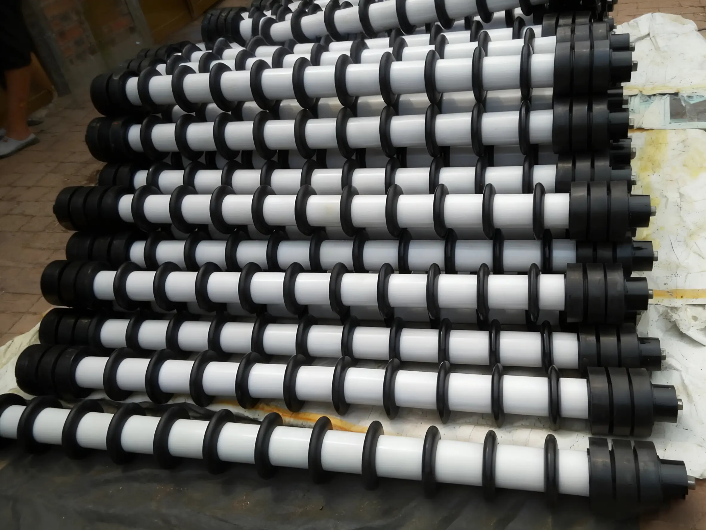 rubber-disc-return-roller-close-up