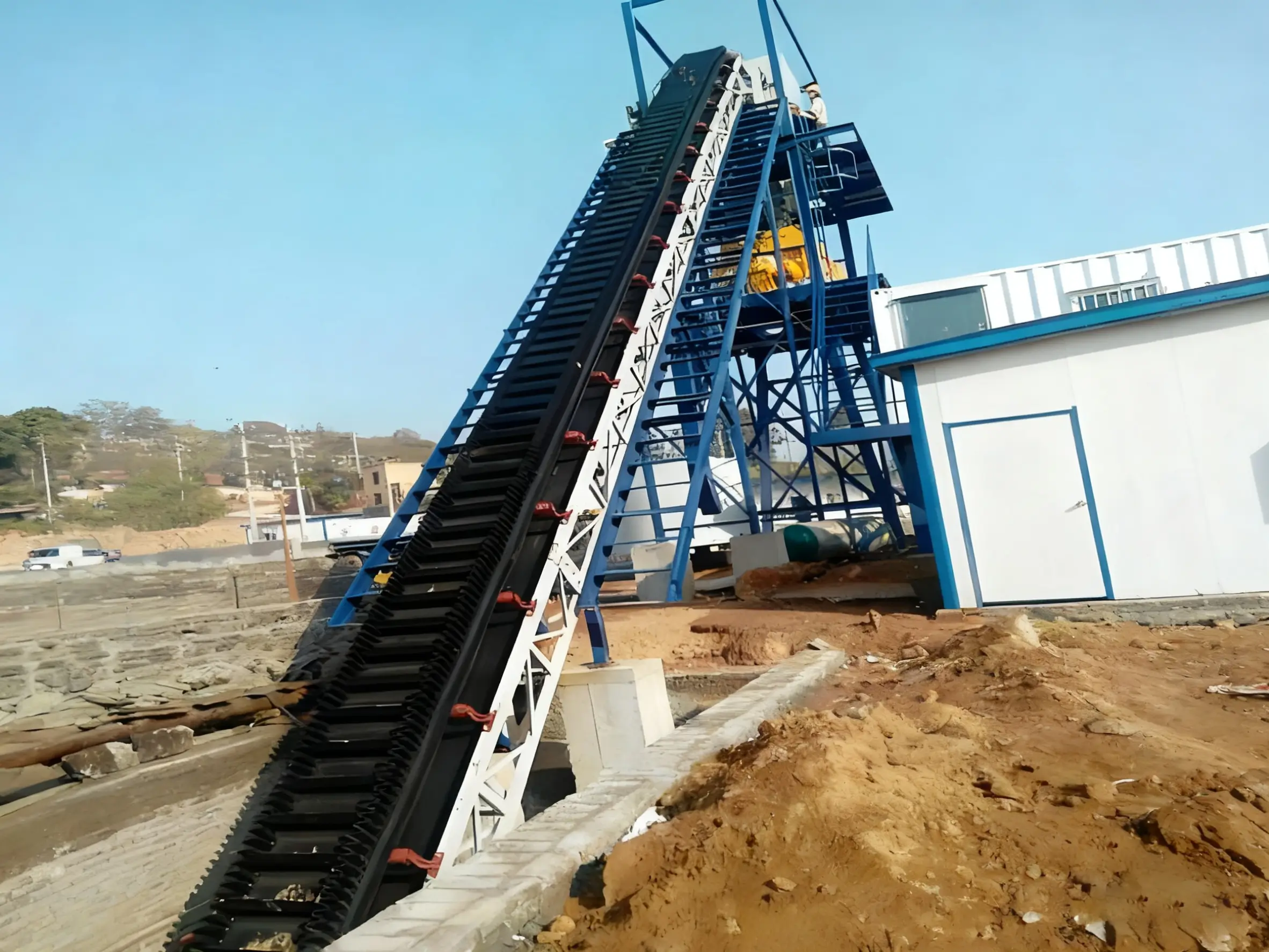 steep-incline-sidewall-belt-conveyors-main